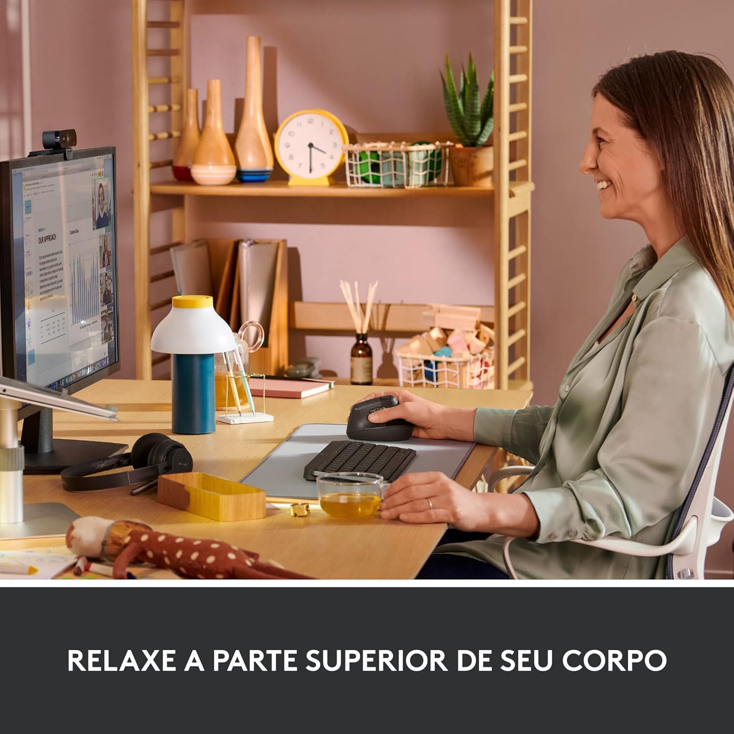 Mouse Sem Fio Logitech Lift Vertical com Design Ergonômico para Redução de Tensão Muscular, Cliques Silenciosos, Conexão Bluetooth ou USB Logi Bolt, Compatível com Windows/macOS/iPadOS - Grafite - Imagem 4